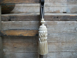 Netted tassel