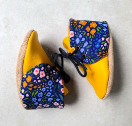 Chaussons DERBY " Jaune printemps bleu"