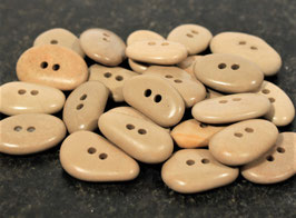 Steinknöpfe aus Kieselsteinen