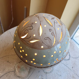 Leuchtkugel, Zarte Blütenornamente, D= 16 cm, Unikat, Handarbeit, frostsicher