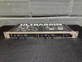 BEHRINGER MIC 2000