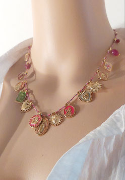 Collier breloques et Vierge Marie