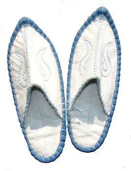 FILZPANTOFFEL WEISS/BLAU