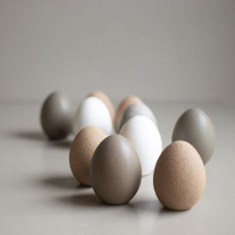 Eier stehend.