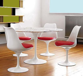 Riedizione Tulip Table Design by Eero Saarinen , 1956