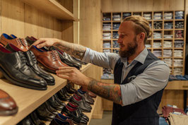 Fernlehrgang "Fachberater/in Schuhe": Mitarbeiter im Schuhhandel gezielt qualifizieren