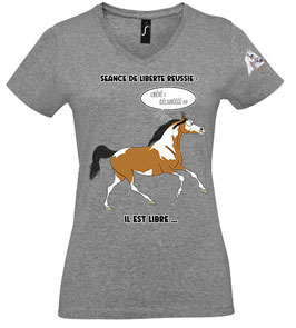 T-shirt col en "V" - Liberté personnalisable
