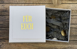 Schwangerschaft verkünden LEERE BOX FÜR SÖCKLI weiss GOLDFOLIE