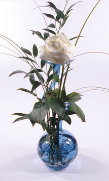 Rosenvase "blau mit weißem Granulat"