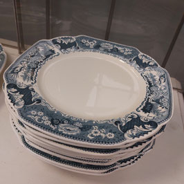 Prachtige brocante ontbijtborden van Societe Ceramique Maestricht decor Victoria oud blauw, afmetingen 21 x 21 cm
