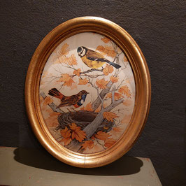 Brocante satijnen dikke prent in houten lijst met vogels, afmetingen 30 x 25 cm