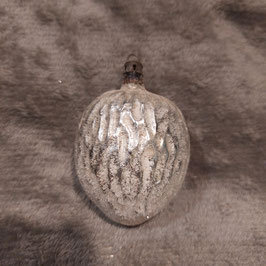 B829 oude kerstbal zilver walnoot 7 cm
