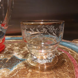Set van 6 mooie brocante waterglazen (ook leuk met waxinelicht) met gravures en gouden randje, 8x8 cm prijs voor de set van 6 stuks