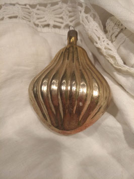 B308 oude Russische kerstbal brons schelp half dicht en transparant, 8,5 cm