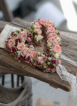 Rosenherz mit vielen Blüten und Knospen NEU