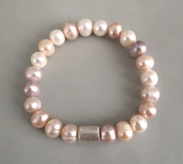 Perlenarmband multicolor: weiß, apricot, flieder und rosa, ca. 8,5-9,5 mm / Silberwalze