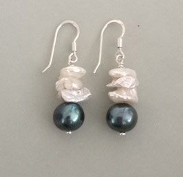 Perle blau / Perlen weiß Keshiform / 925er Silber