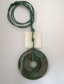 Charm-Kette Kreis Aventurin / Quadrat Serpentin / Lederband grün