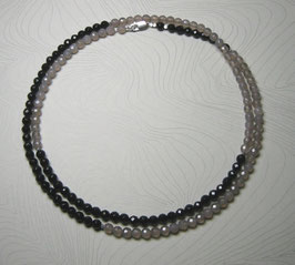 Feine Kette „Double or Single“ aus facettiertem Onyx und Achat im Wechsel – Länge ca. 90 cm.