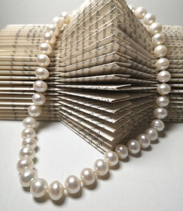 Perlenkette „Classic White II" - der Klassiker in weiß - Zuchtperlen mit 925er Magnetverschluss – ca. 45 cm lang.
