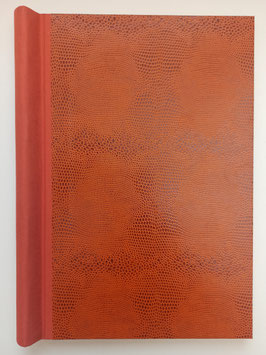 Klemmmappe für A4, Hochformat, Bezugsmaterial: LEDERPAPIER-Eidechs (orange/rot, feucht abwischbar),  Rückenbezug: LEINEN-Iris (rotbraun),