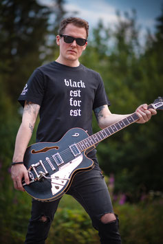 T-shirt "blacker than everything"