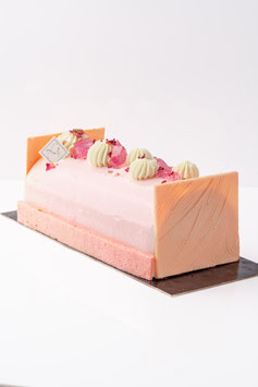 BÛCHE SAKURA  taille unique 6 personnes
