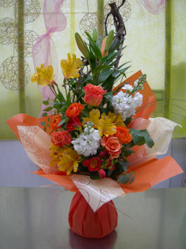 Bouquet avec réserve d'eau ton orangé