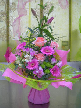 Bouquet avec réserve d'eau ton rose