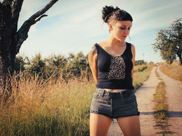 Black Leo top