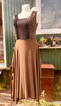 Leo Flatter Dress