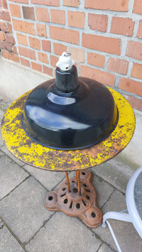 alte Fabrik Emaille Lampe mit Porzellan Nr 0205-01