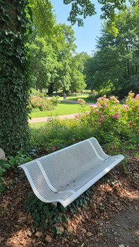 alte Parkbank Gartenbank aus Metall Lochblech 1310