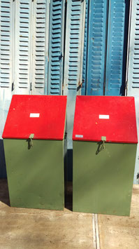 witziger alter Blechschrank grün-rot 0506