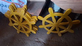 große goldfarbende Steuerräder vom Jahrmarkt Deko 2610