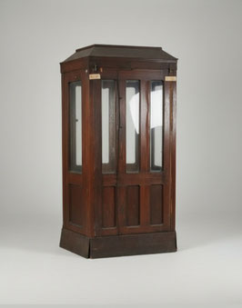 alte antike Fahrstuhl Kabine museal Highlight Nr 2012