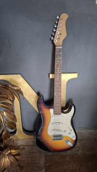 Sehr schöne E-Gitarre braun-weiß Nr 1804