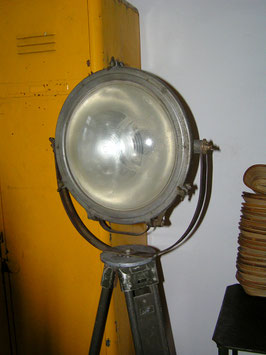 Spot auf Stativ VINTAGE Lampe mit Glas unrestauriert 1207-03