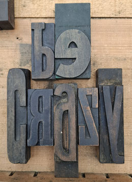 große Druckbuchstaben Holz "BE CRAZY" Nr. 1007-12