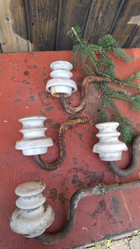 4er Set alte Stromisolatoren Porzellan Nr 0510-03