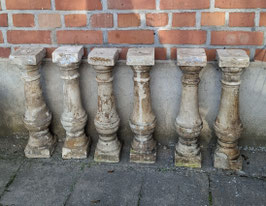 1 Paar traumhaft patinierte antike Steinbaluster 0112