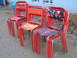 alte Vintage Metallstühle Gartenstühle Graffiti Nr 2405