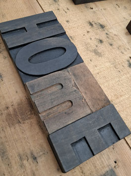 große Druckbuchstaben Holz "HOmE" Nr. 1007-01