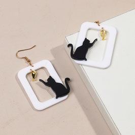 Acryl-Ohrringe mit Katzenmotiv in schwarz-weiß
