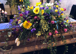 Gestecke aus Blumen für Sargdekoration, Teilweise Preise auf Anfrage
