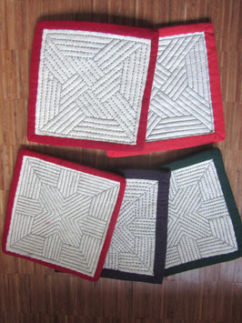 traditionell handbesticktes Sitzkissen - 40cm breit