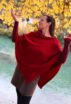 Merino-Poncho aus 100% Merinowolle - rot mit Zopfmuster