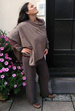 Merino-Poncho aus 100% Merinowolle - braun mit kleinen Spiralen