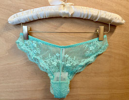 Dora Larsen Floral Lace Unterteile in verschiedenen Farben