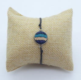 Makramee-Armband mit Holz weiss-blau